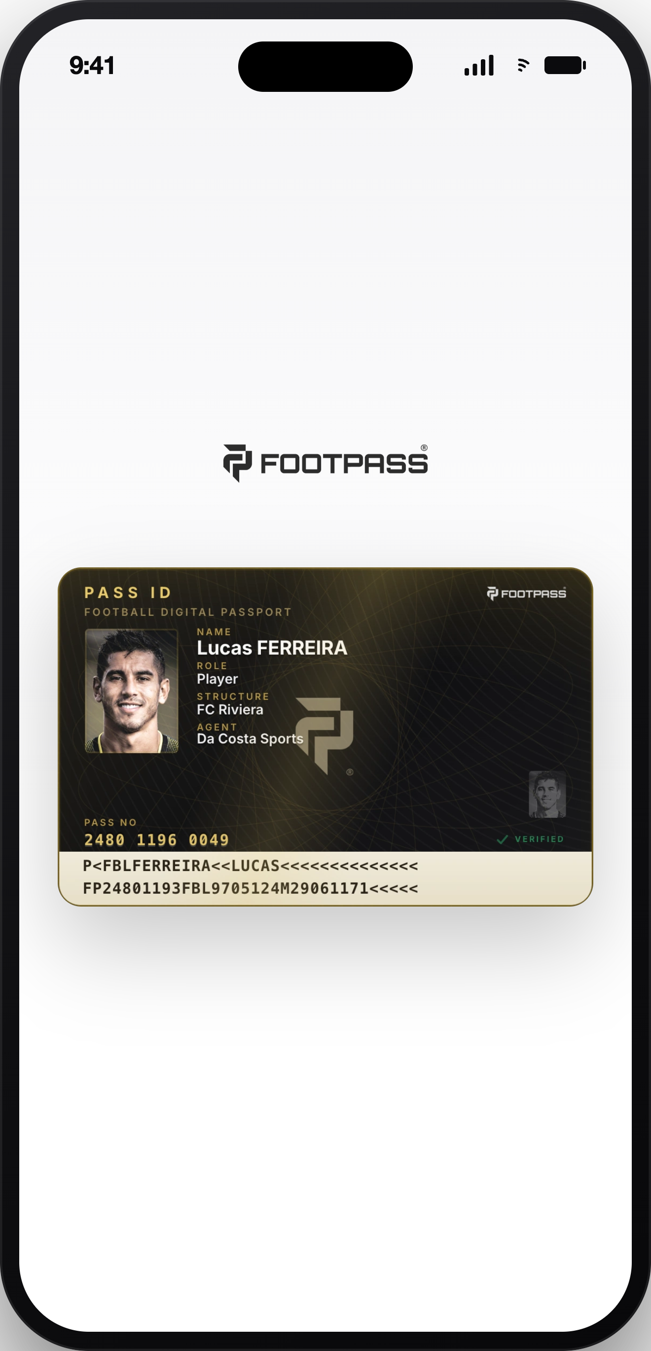 La page Pass ID dans l'application FOOTPASS. Carte vérifiée
